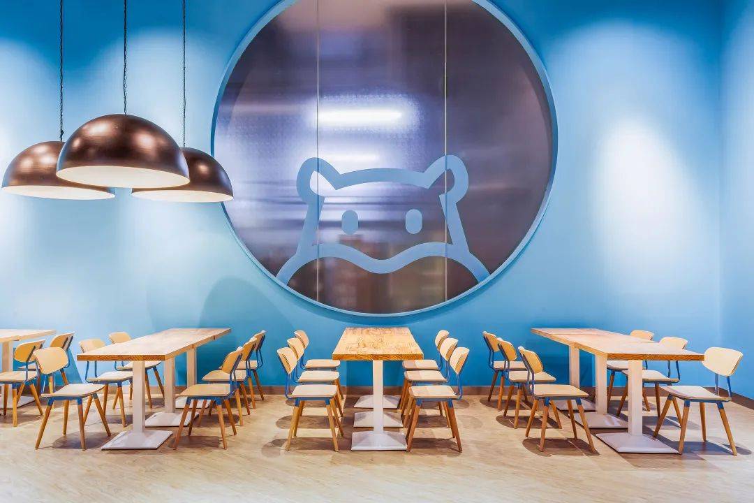 广西阿里巴巴盒马机器人餐厅，打造未来概念的餐饮空间设计