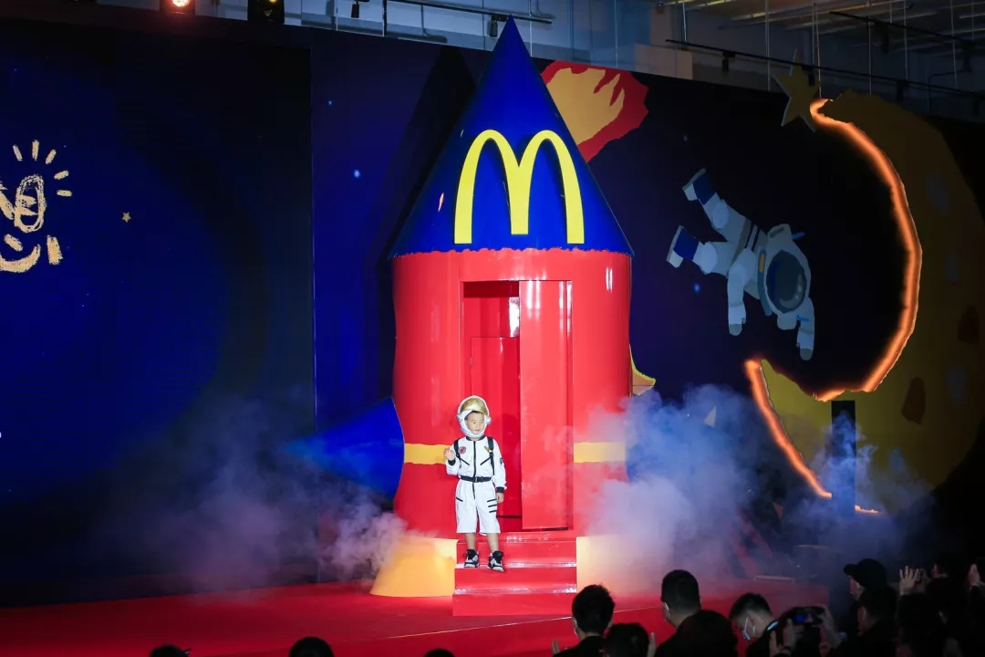 广西麦当劳中国为孩子“点亮梦想”，带你上天！